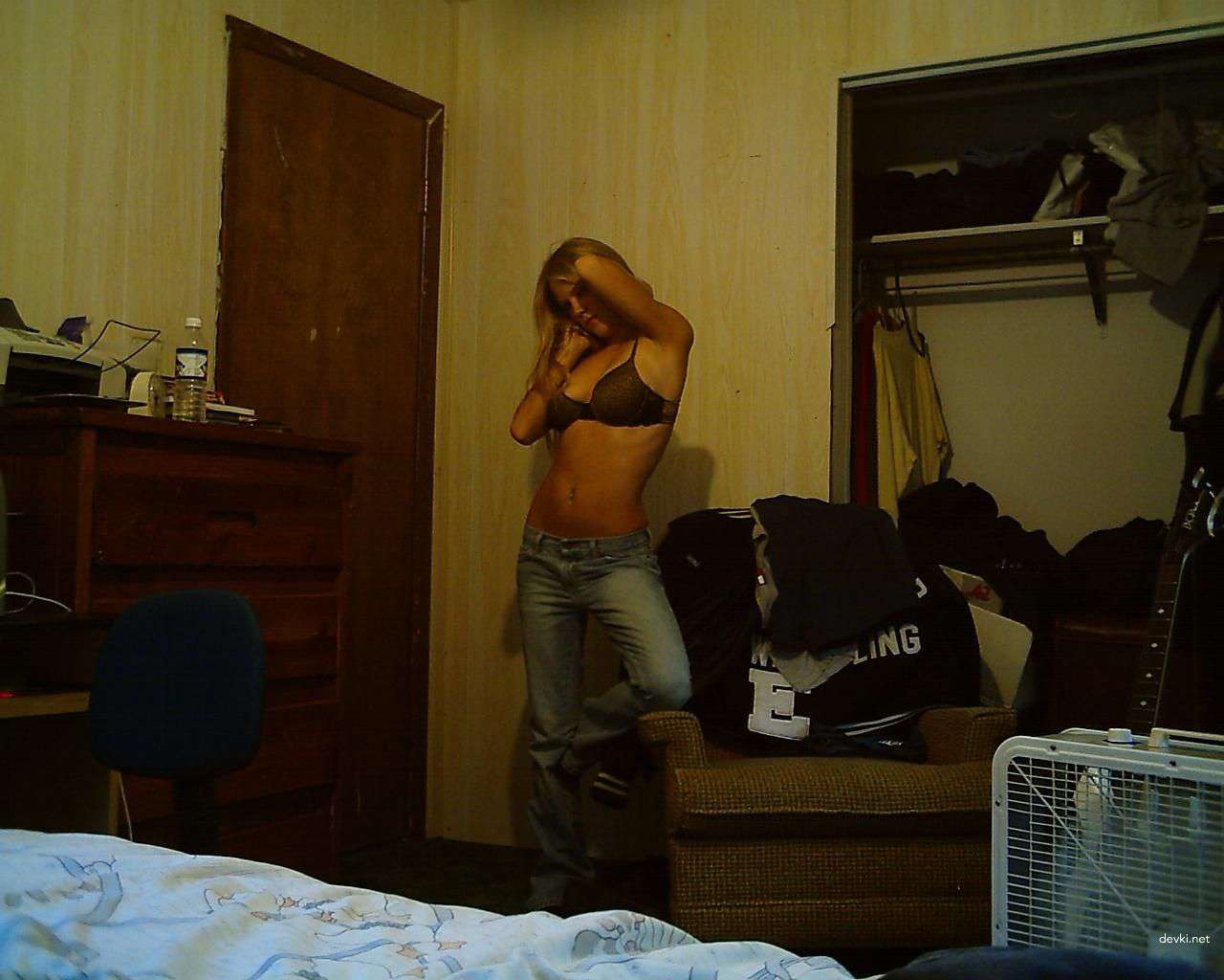 Hot Chick with Amazing Tits - Explicit Amateur Photo