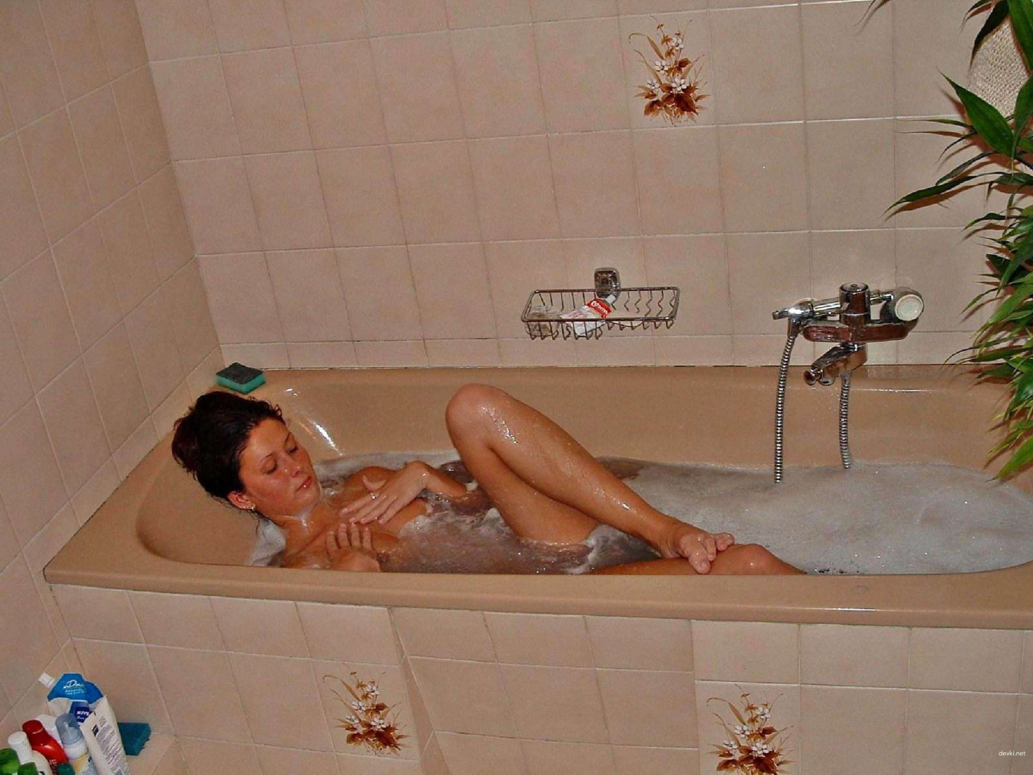 Young Wife Amateur Porn: Explicit Photos of Hot Russian Wife