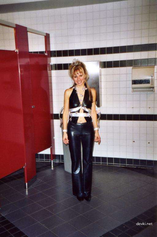 Naked Wife Sucks Cock: Hot Amateur Blowjob Photo