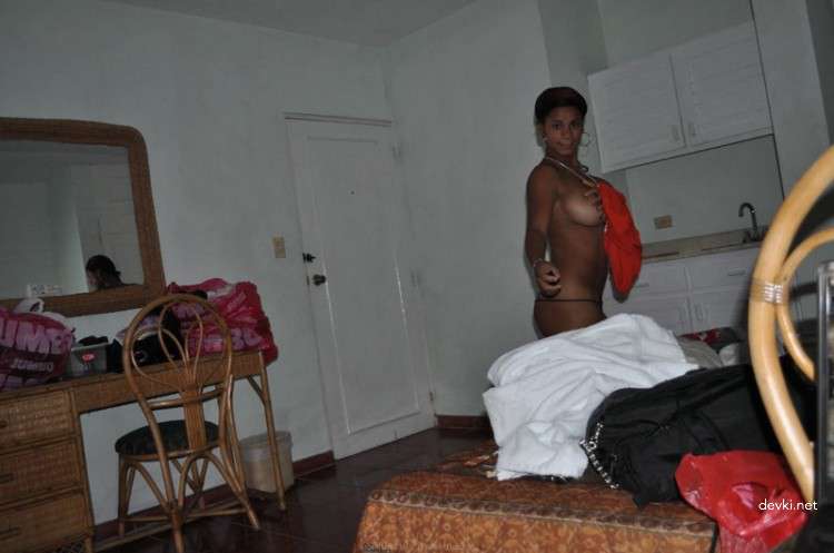 Private Busty Girl's Explicit Amateur Photos: Uncensored Big Boobs!