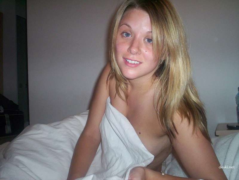 Private Vacation Photos: Explicit Amateur Girl Pictures