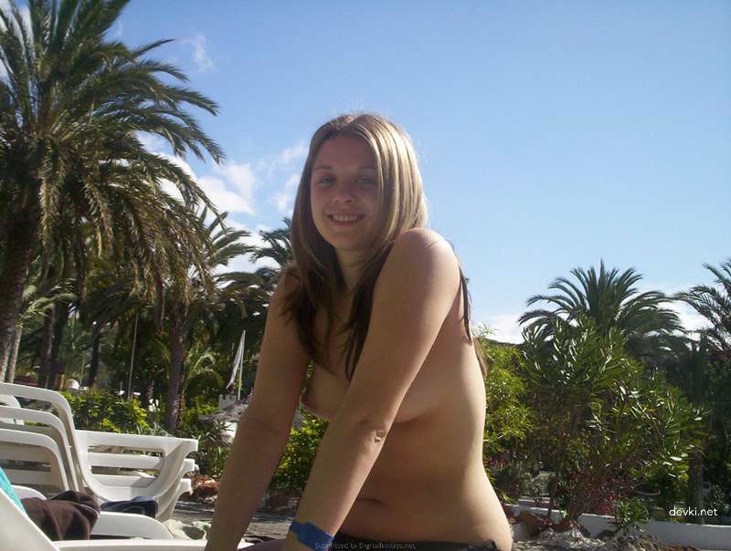 Private Vacation Photos: Explicit Amateur Girl Pictures