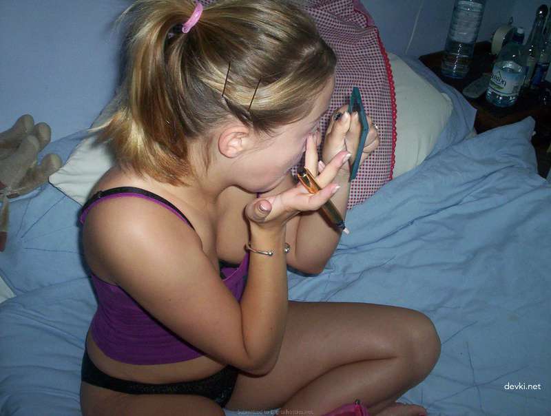 Private Vacation Photos: Explicit Amateur Girl Pictures