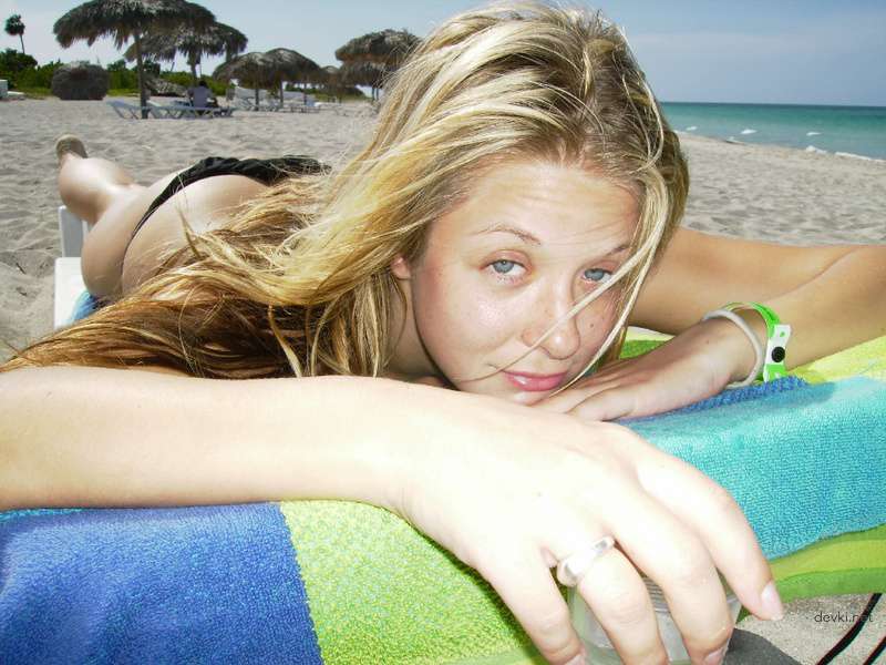 Private Vacation Photos: Explicit Amateur Girl Pictures