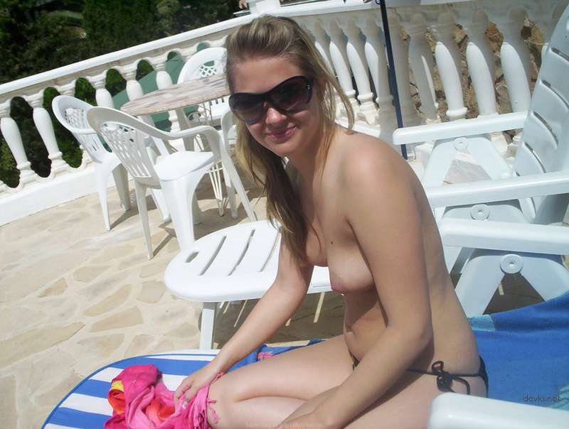 Private Vacation Photos: Explicit Amateur Girl Pictures