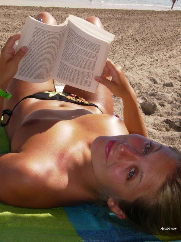 Private Vacation Photos: Explicit Amateur Girl Pictures