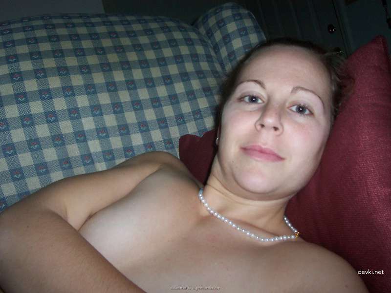 Amateur Slut's Explicit Homemade Porn Photos