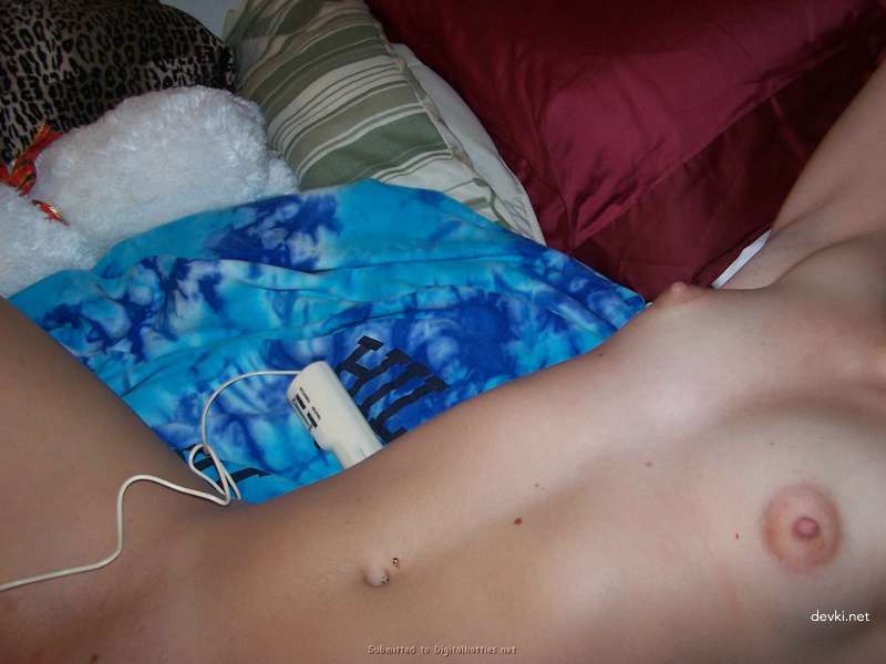 Amateur Slut's Explicit Homemade Porn Photos