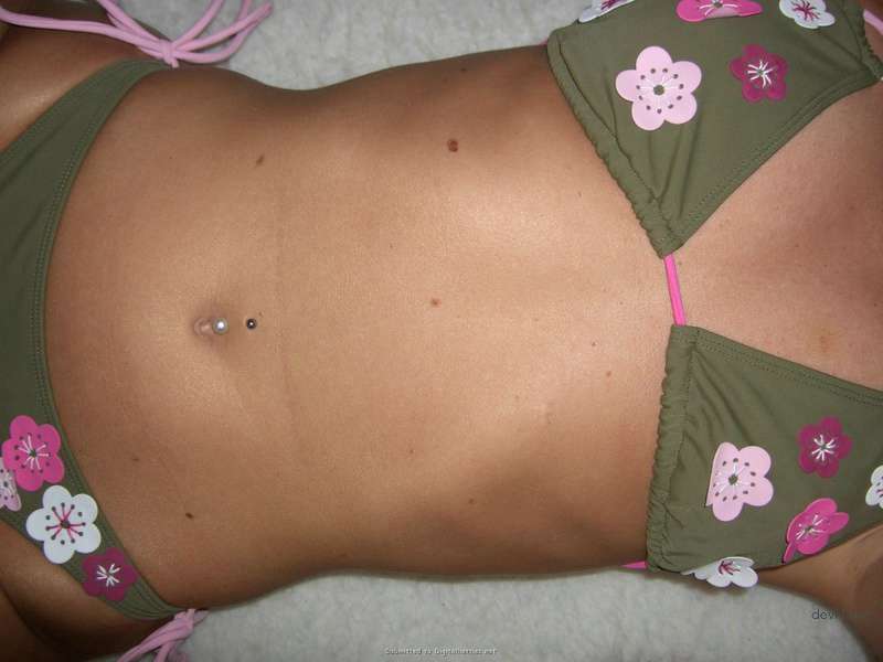 Explicit Close-Up Amateur Porn: Naked Woman in Intimate Detail