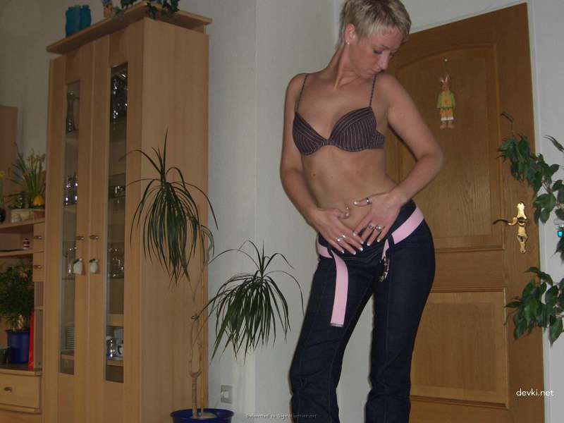 Explicit Close-Up Amateur Porn: Naked Woman in Intimate Detail