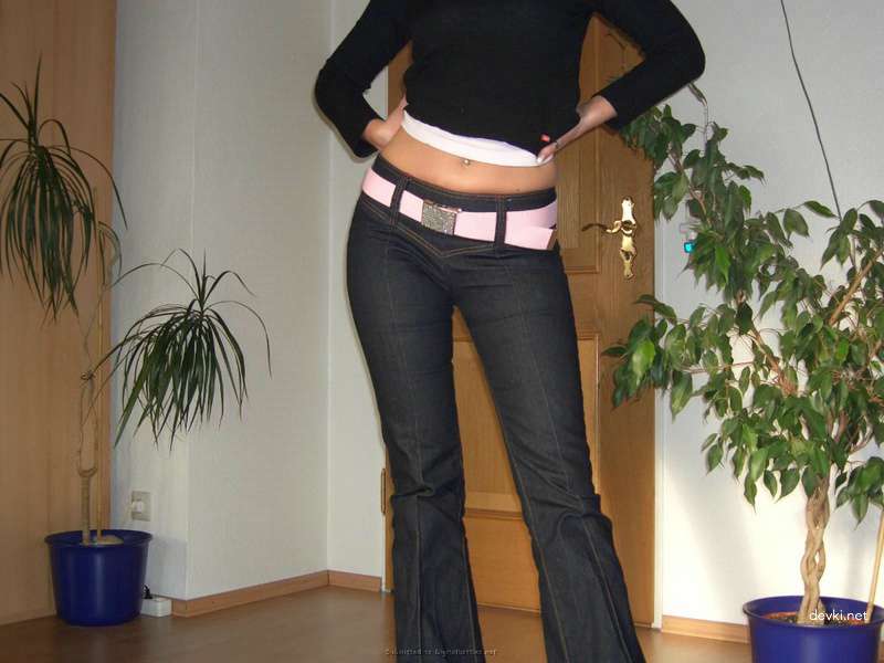 Explicit Close-Up Amateur Porn: Naked Woman in Intimate Detail