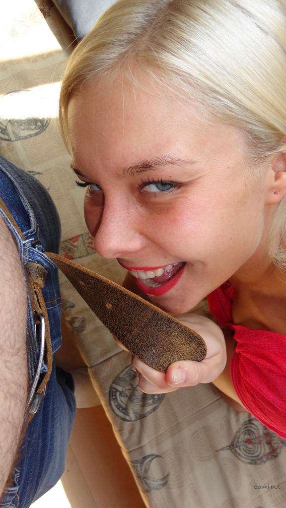 Skinny Blonde Amateur Porn: Explicit Home Photos