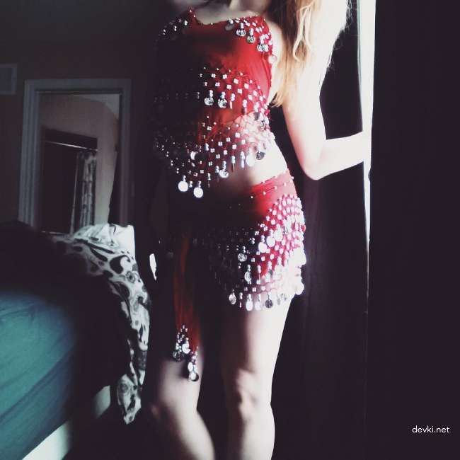 Amateur Girl Self-Fucking Photo Shoot – Explicit Solo Masturbation