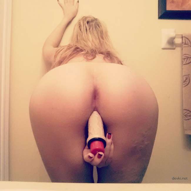 Amateur Girl Self-Fucking Photo Shoot – Explicit Solo Masturbation