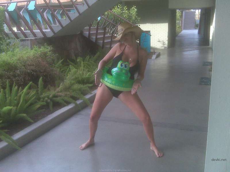 Capturing Wet Pussy: Amateur Porn Photo Shoot