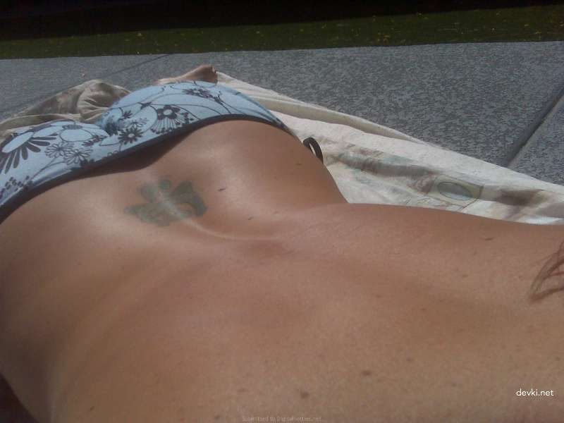 Capturing Wet Pussy: Amateur Porn Photo Shoot