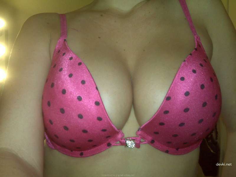 Capturing Wet Pussy: Amateur Porn Photo Shoot