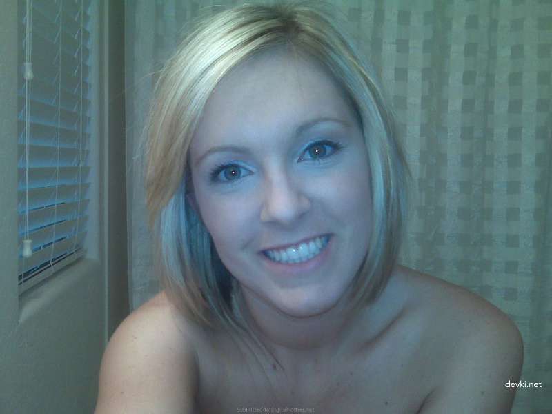 Capturing Wet Pussy: Amateur Porn Photo Shoot