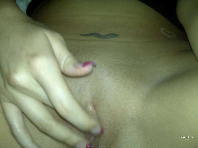 Capturing Wet Pussy: Amateur Porn Photo Shoot