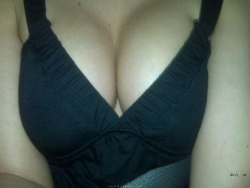 Capturing Wet Pussy: Amateur Porn Photo Shoot