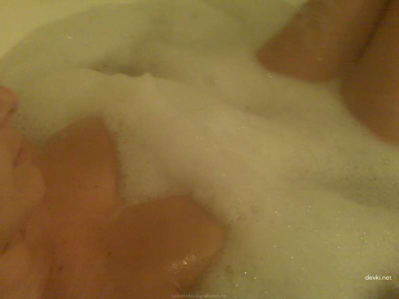 Capturing Wet Pussy: Amateur Porn Photo Shoot