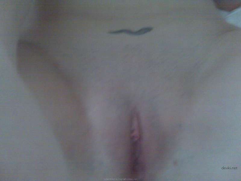 Capturing Wet Pussy: Amateur Porn Photo Shoot