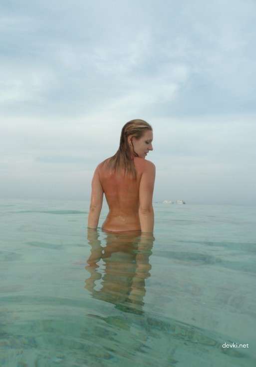 Hot Solo Amateur Porn: Naughty Woman's Explicit Homemade Sex Pics