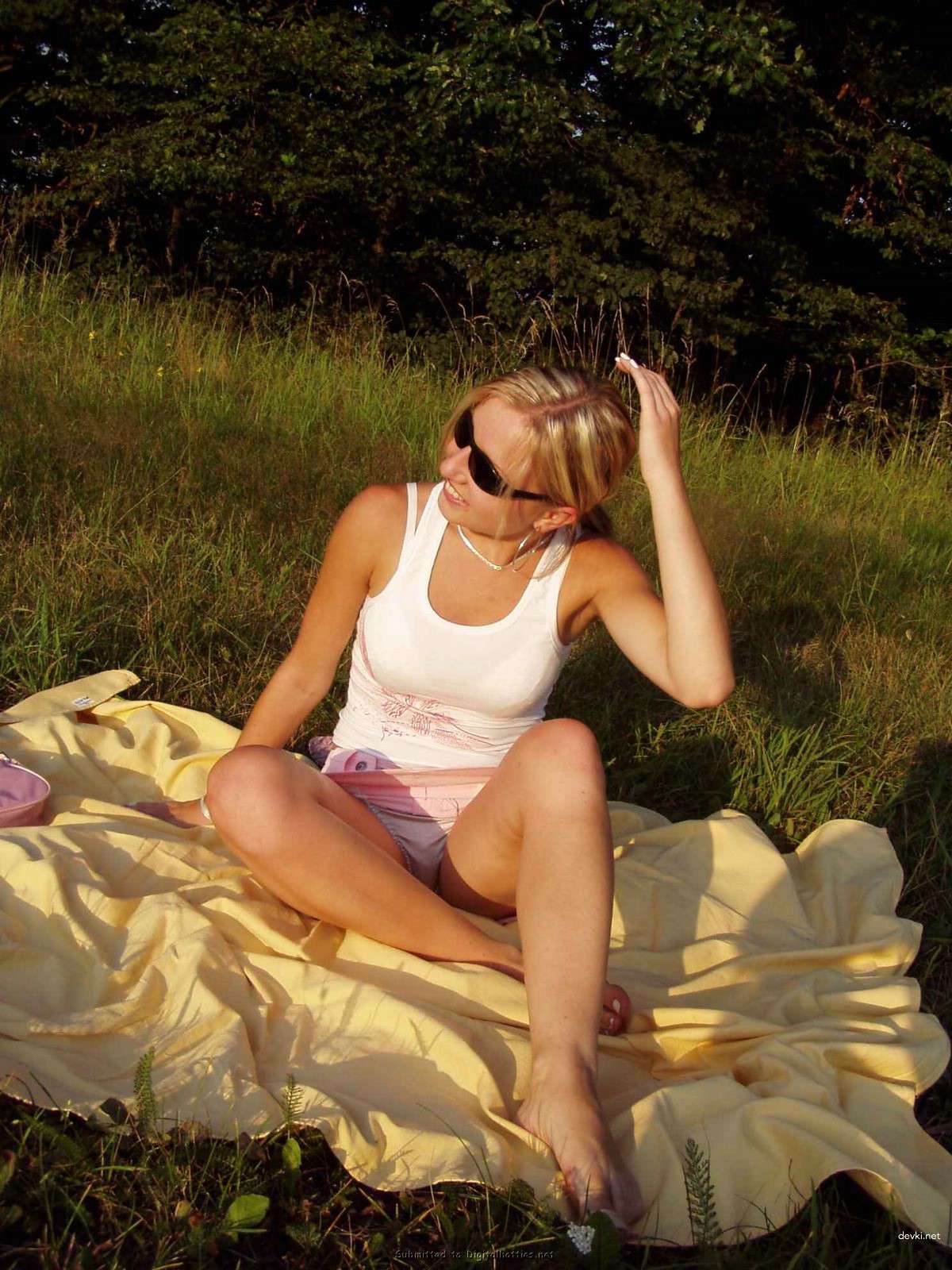 Outdoor Amateur Couple Porn: Explicit Nature Sex Photo