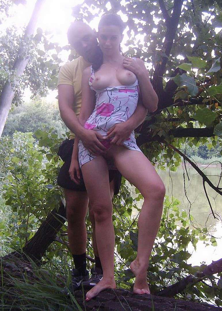 Seductive Amateur Girl with Hot Body - Explicit Nude Photos