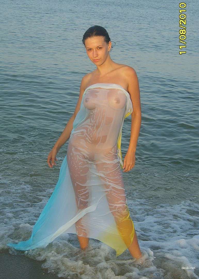 Seductive Amateur Girl with Hot Body - Explicit Nude Photos