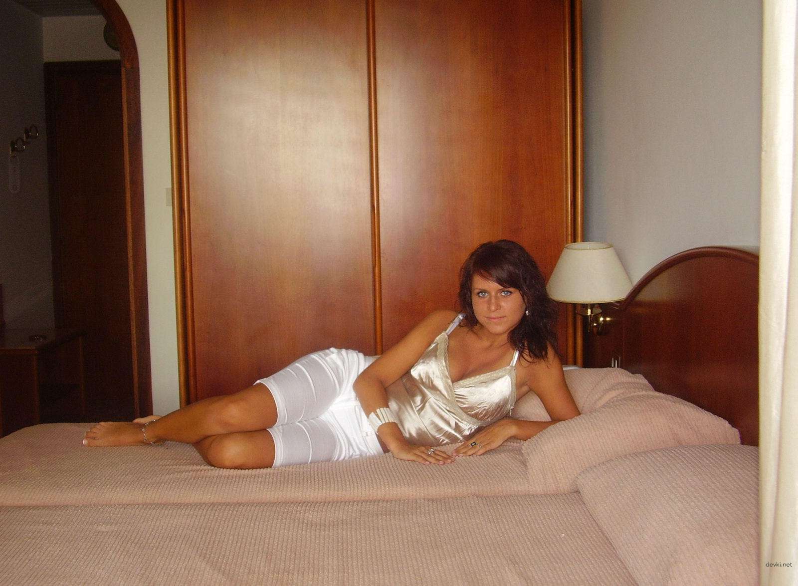 Hot Amateur Girl Strips Naked Outdoors - Explicit Nude Photos