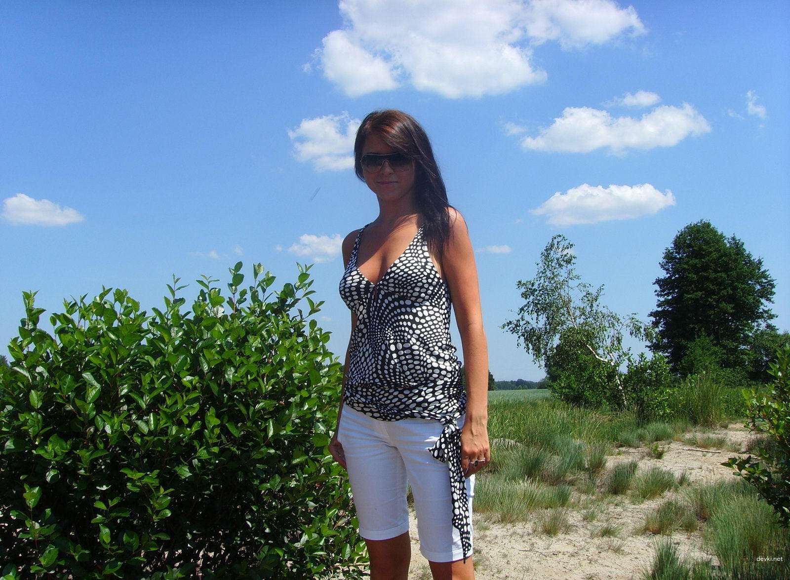 Hot Amateur Girl Strips Naked Outdoors - Explicit Nude Photos