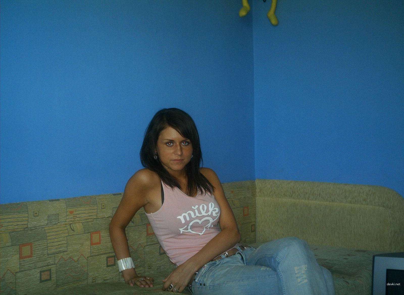 Hot Amateur Girl Strips Naked Outdoors - Explicit Nude Photos