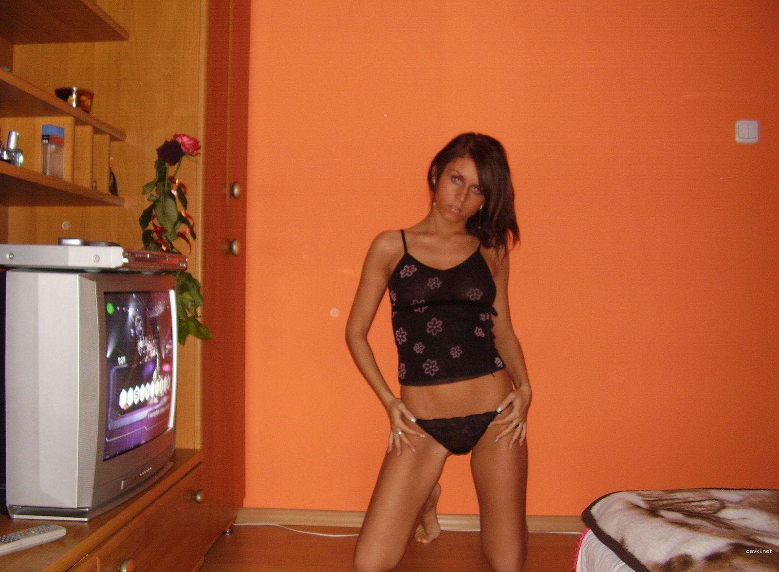 Hot Amateur Girl Strips Naked Outdoors - Explicit Nude Photos