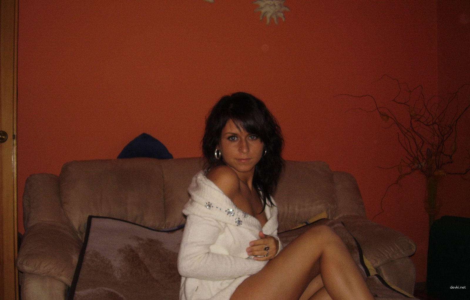 Hot Amateur Girl Strips Naked Outdoors - Explicit Nude Photos