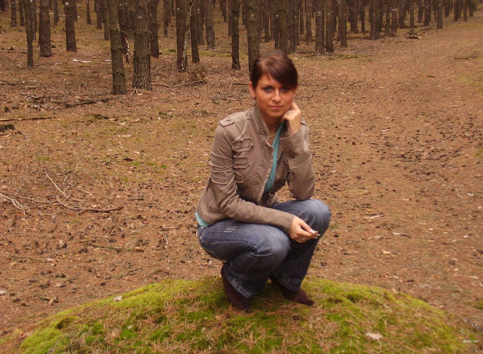 Hot Amateur Girl Strips Naked Outdoors - Explicit Nude Photos