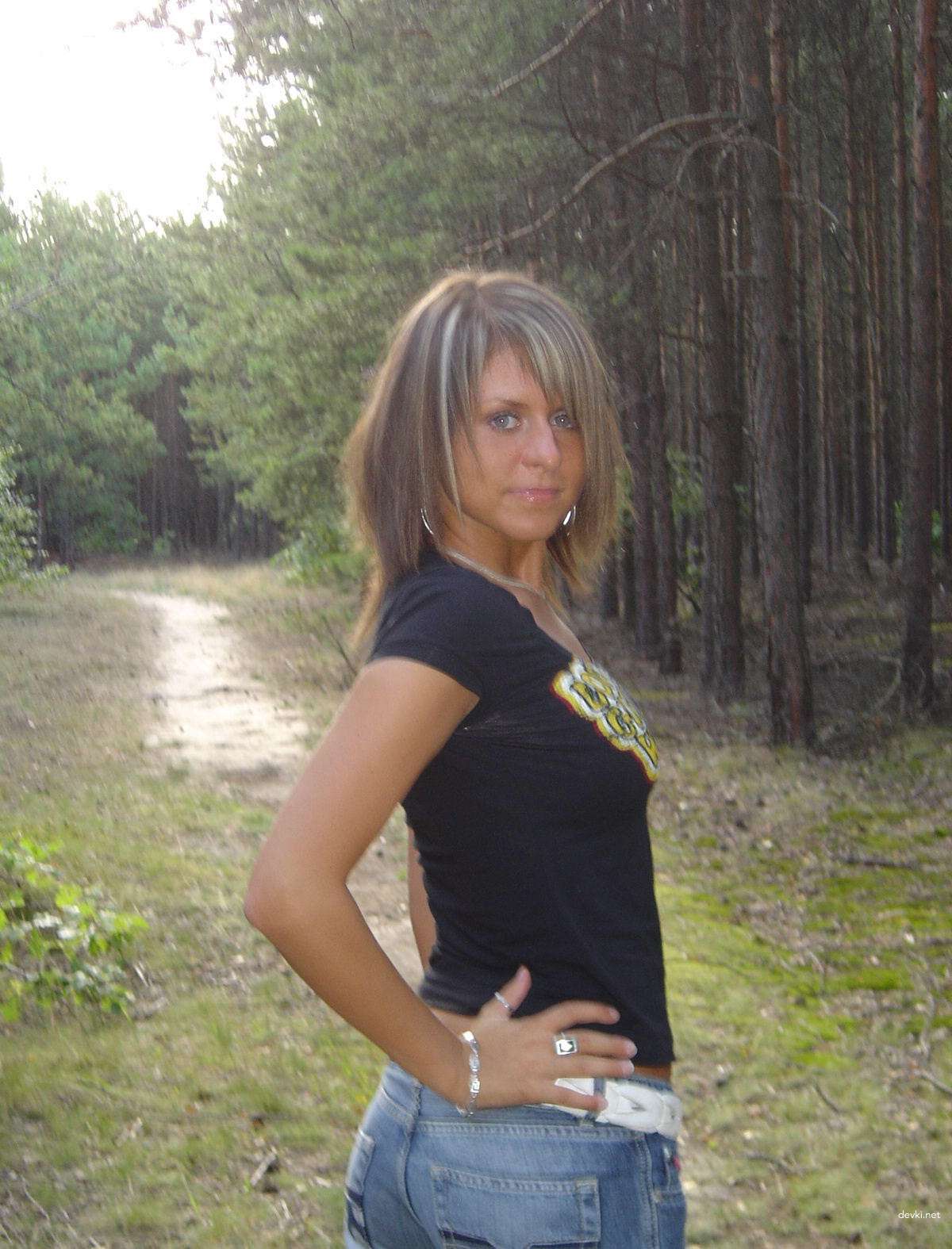 Hot Amateur Girl Strips Naked Outdoors - Explicit Nude Photos
