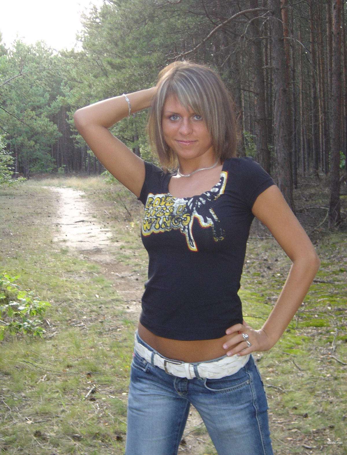 Hot Amateur Girl Strips Naked Outdoors - Explicit Nude Photos