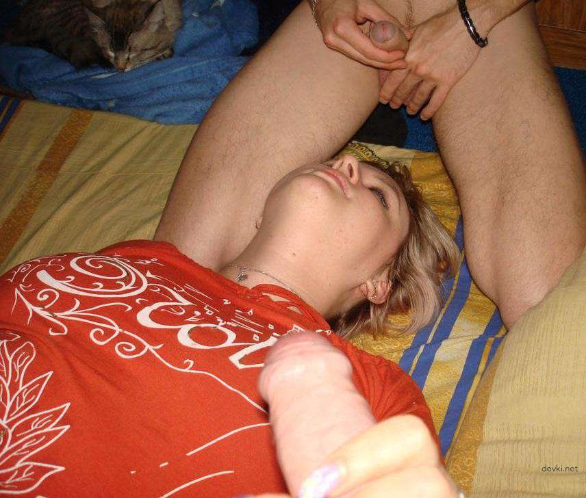 Russian Woman Double Blowjob: Explicit Amateur Porn Photo