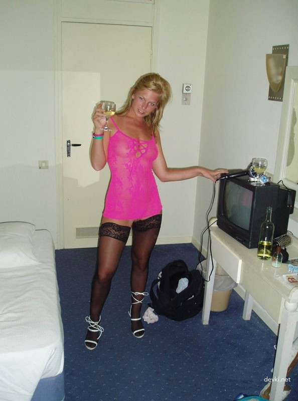 Private Blonde Amateur Porn: Explicit Sex Photos