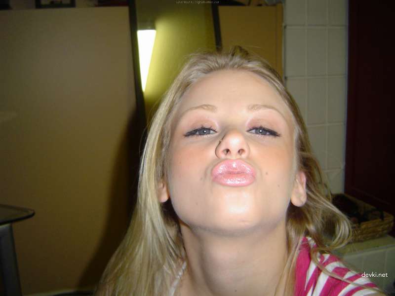 Private Porn of a Lovely Beauty: Explicit Amateur Sex Photos