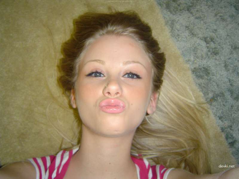 Private Porn of a Lovely Beauty: Explicit Amateur Sex Photos