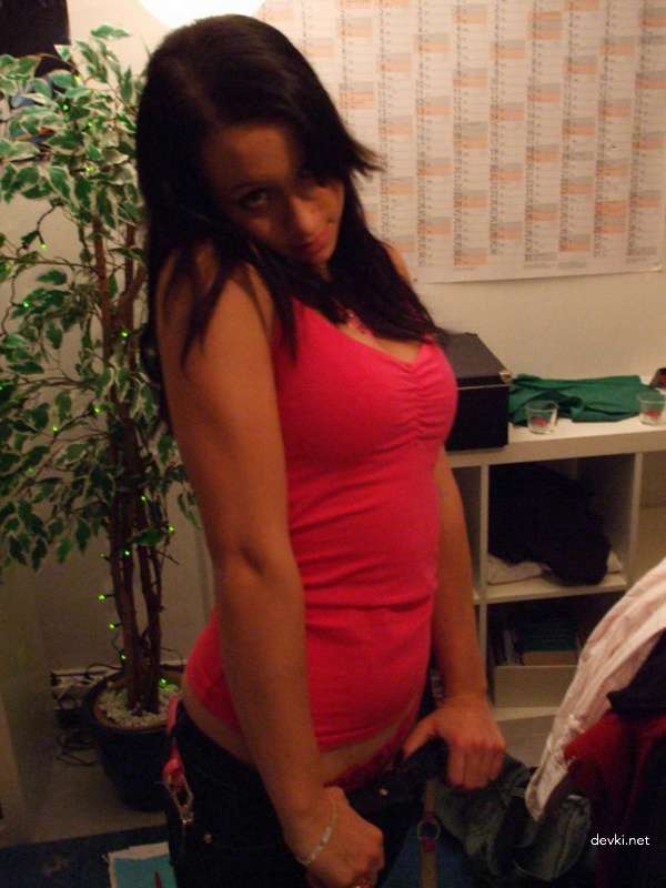 Hot Amateur Girl Gives Blowjob to Guy - Explicit Homemade Porn Photo