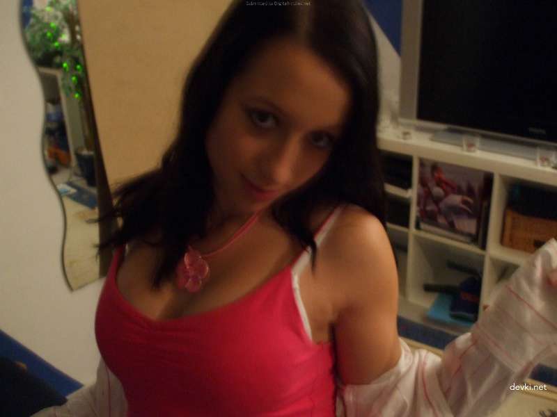 Hot Amateur Girl Gives Blowjob to Guy - Explicit Homemade Porn Photo