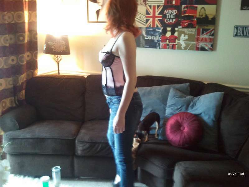 Redhead babe strips panties and has hot sex in amateur porn pics