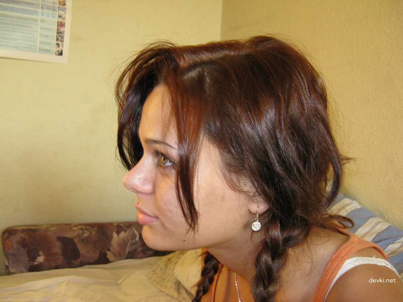 Naked girl showers and sucks cock - Explicit amateur porn photos