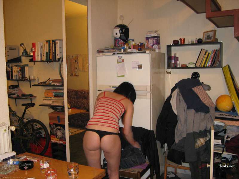 Naked girl showers and sucks cock - Explicit amateur porn photos