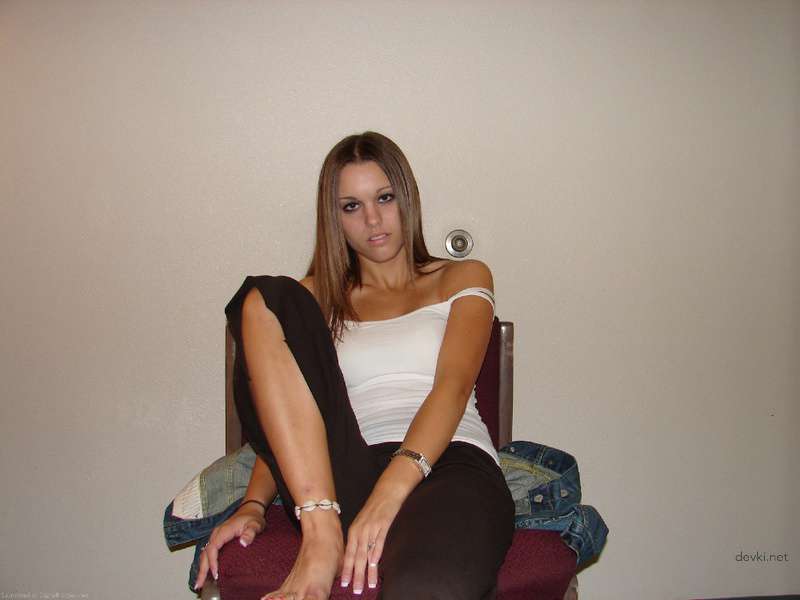 Private Amateur Porn: Naked Prostitute Exposed in Explicit Photos