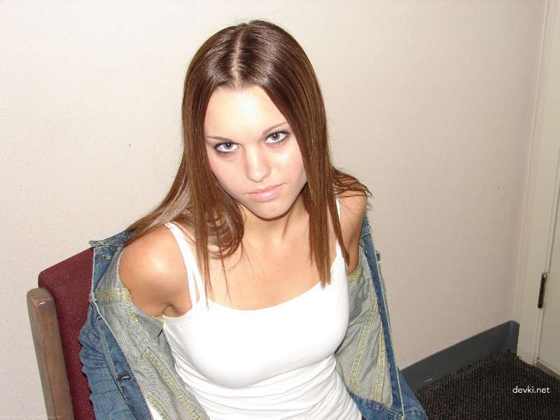 Private Amateur Porn: Naked Prostitute Exposed in Explicit Photos