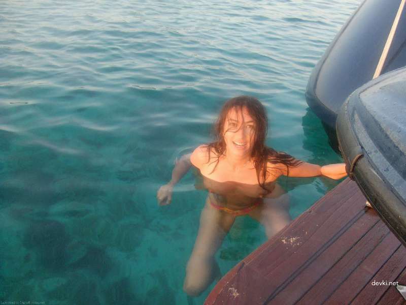 Amateur Wife Poses Nude - Explicit and Naughty Photoshoot